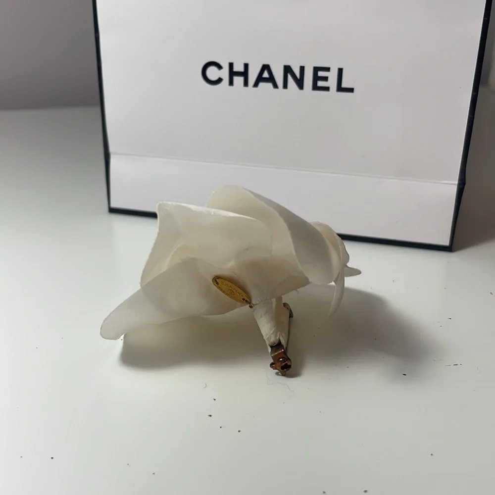 AUTHENTIC Chanel Pin Brooch satin flower - Picture 3 of 11